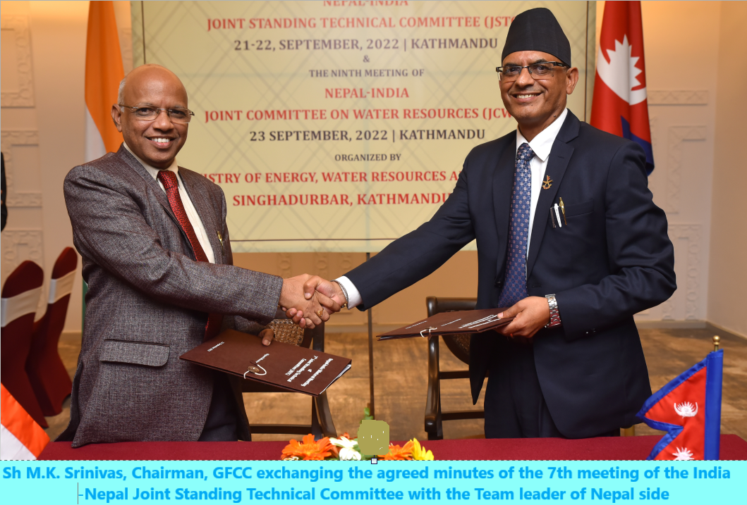 Sh M.K. Srinivas, Chairman, GFCC exchanging the agreed minutes of the 7th meeting of the India-Nepal Joint Standing Technical Committee with the Team leader of Nepal side