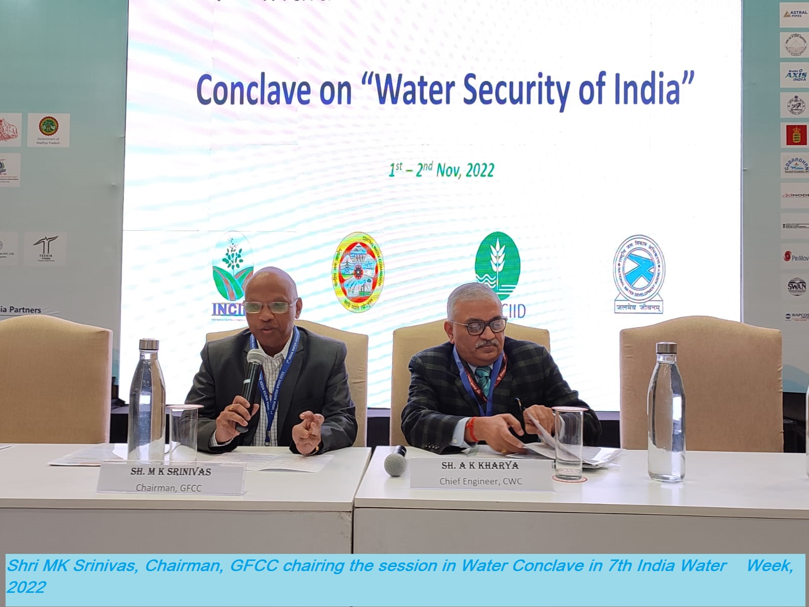 Shri MK Srinivas, Chairman, GFCC chairing the session in Water Conclave in 7th India Water Week, 2022